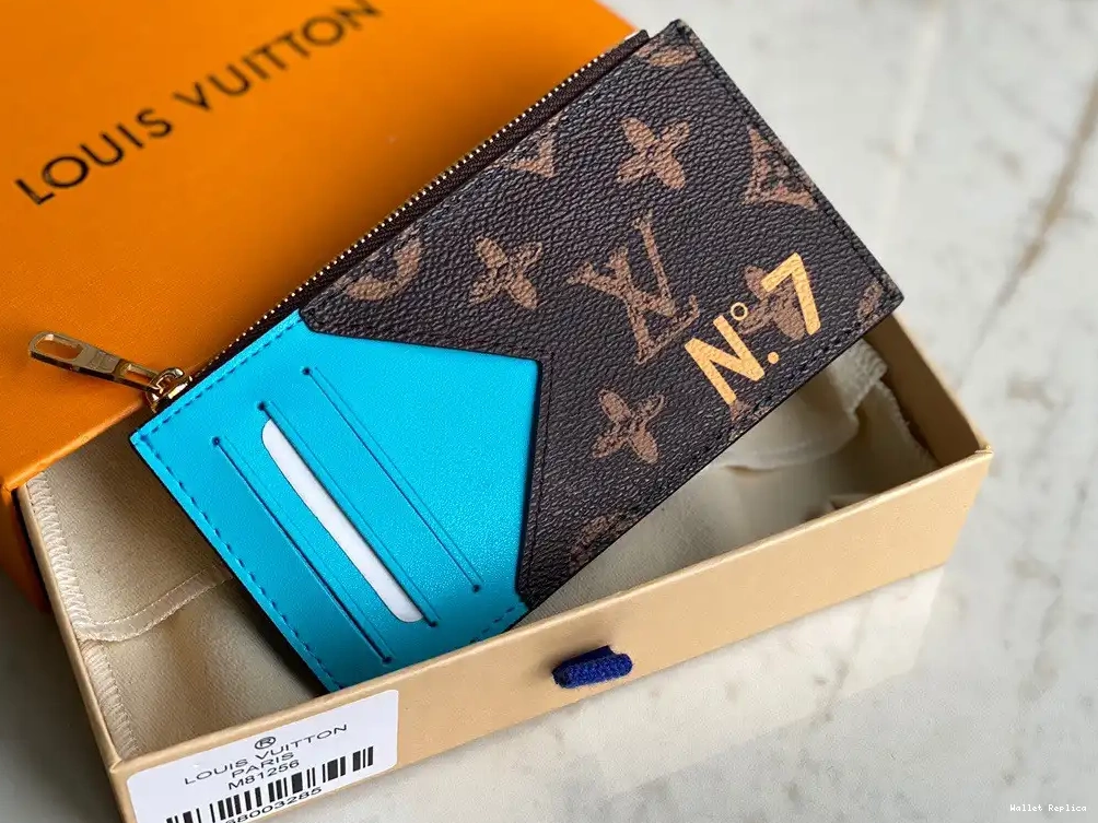 LOUIS CC VUITTON HOLDER 0705